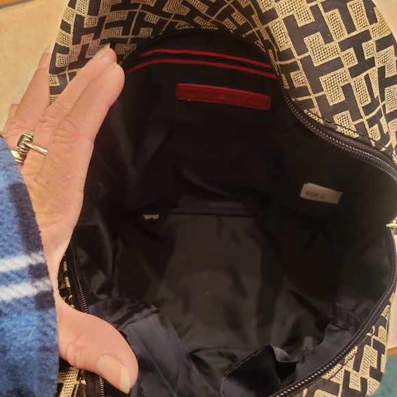 Nice black and gray, small Tommy Hilfiger back pack. Great shape. - Picture 4 of 7